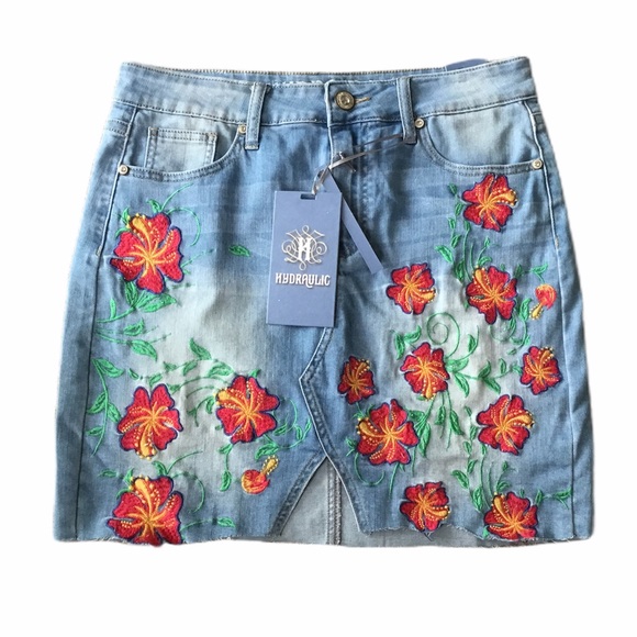 NWT Hydraulic Hibiscus Embroidered Denim Skirt 8 - Picture 3 of 8